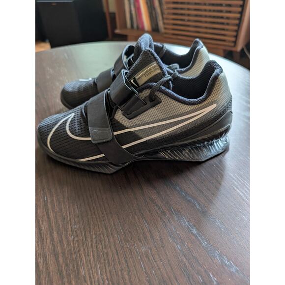 Athletic_Shoes